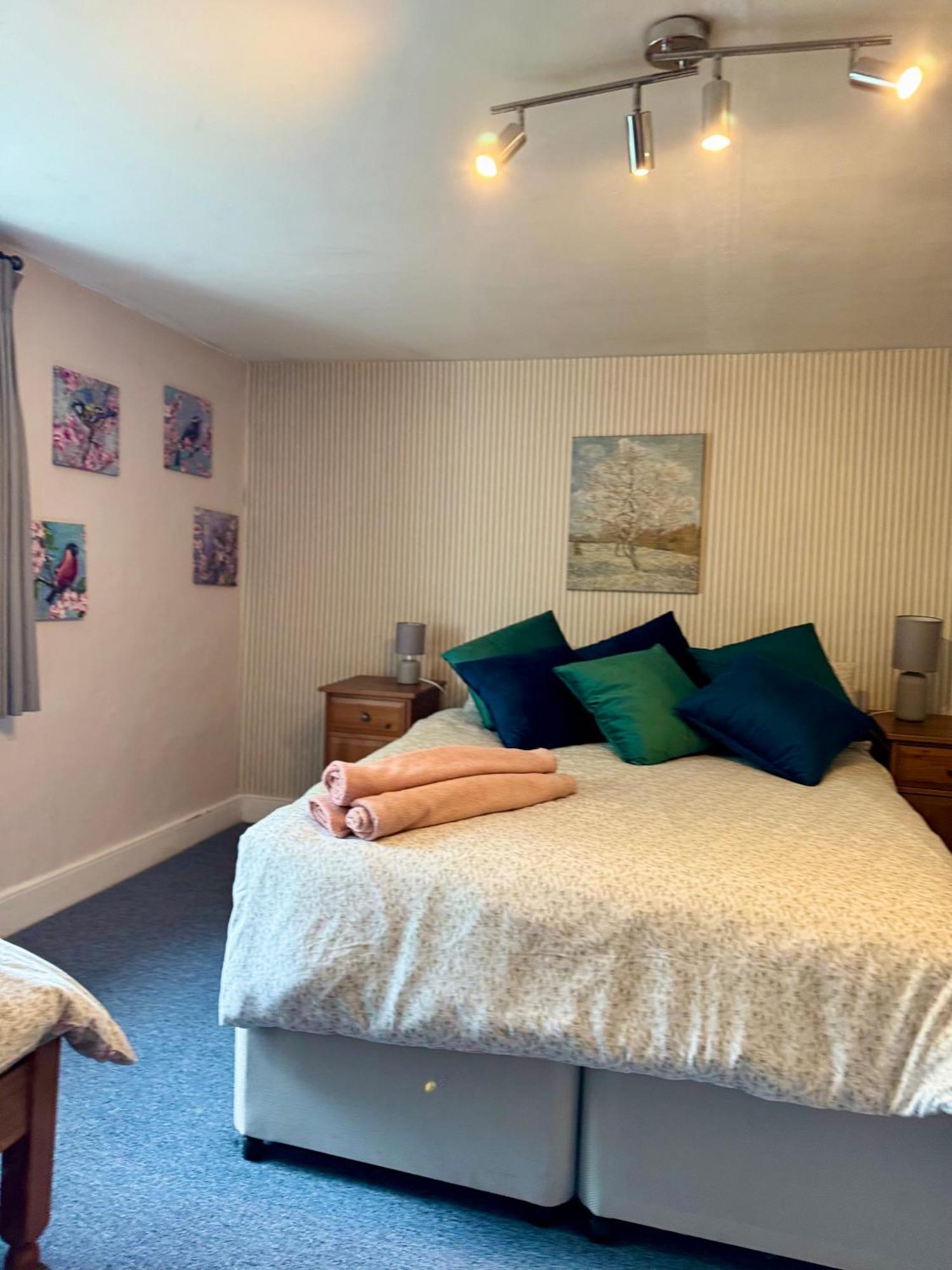 Beautiful Townhouse Next To Royal Victoria Park And Botanical Gardens Within Easy Walking Distance To Bath City Centre ภายนอก รูปภาพ